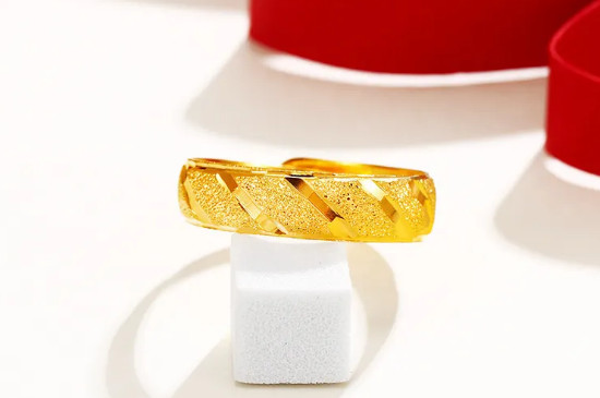 金戒指會(huì)掉色嗎