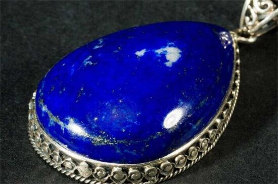 青金石戴左手還是右手，戴左手好處更多