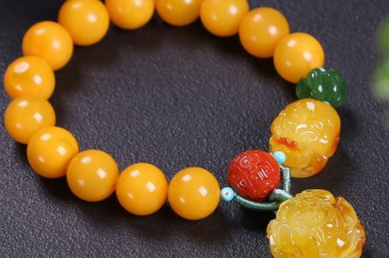 新買的蜜蠟手串怎么盤