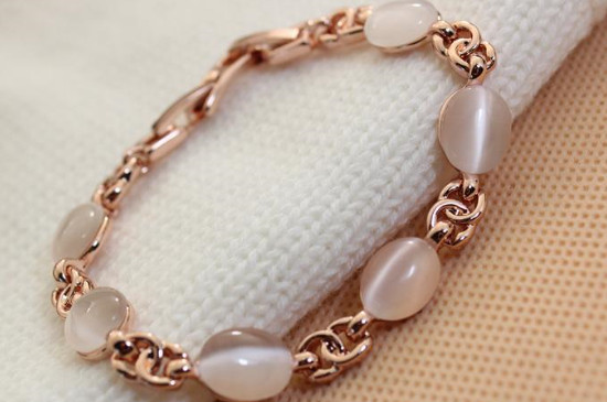 貓眼石手鏈戴左手還是右手