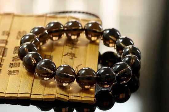 茶晶為什么顏色越戴越透明