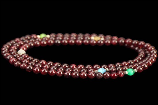 石榴石越帶越黑咋回事