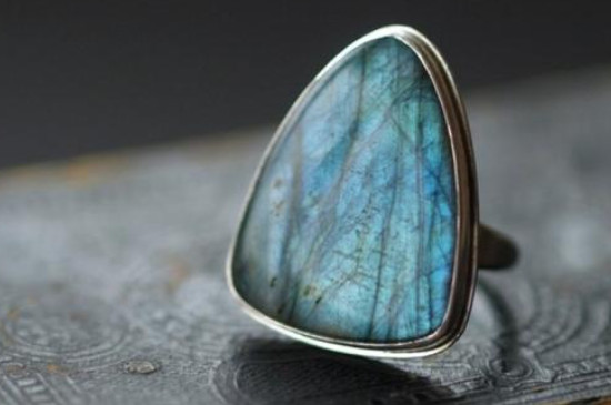 拉長石的功效與作用佩戴禁忌