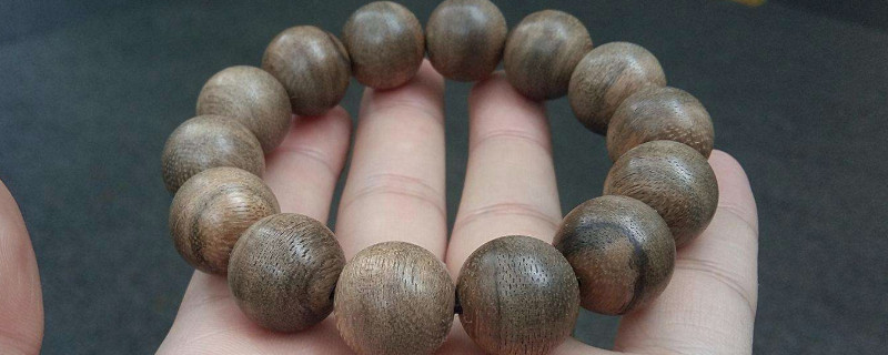 為什么沉香有的輕有的重