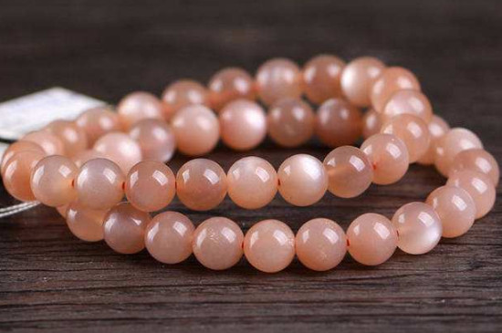 太陽(yáng)石能晚上睡覺(jué)戴嗎