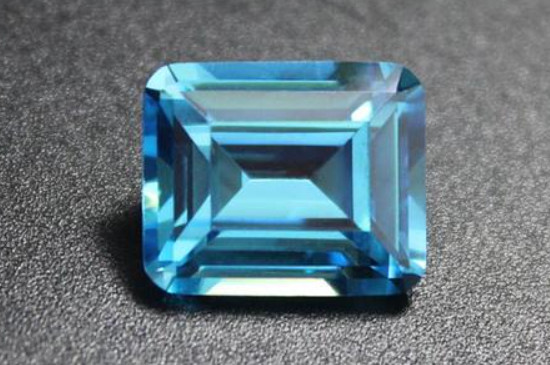 藍鋯石和托帕石的區(qū)別