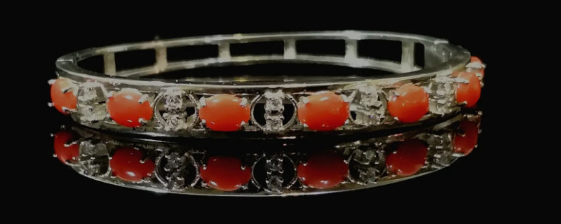 紅珊瑚手鐲怎么辨別真假