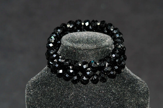 黑曜石和黑瑪瑙有什么區(qū)別