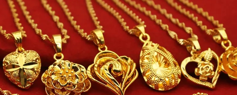 黃金手鐲上有紅色銹跡怎么辦