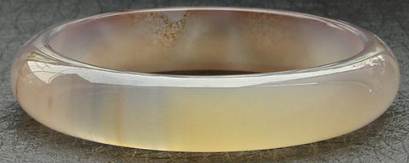 瑪瑙玉髓和翡翠的區(qū)別