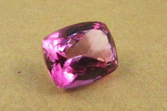 粉色托帕石的寓意及功效