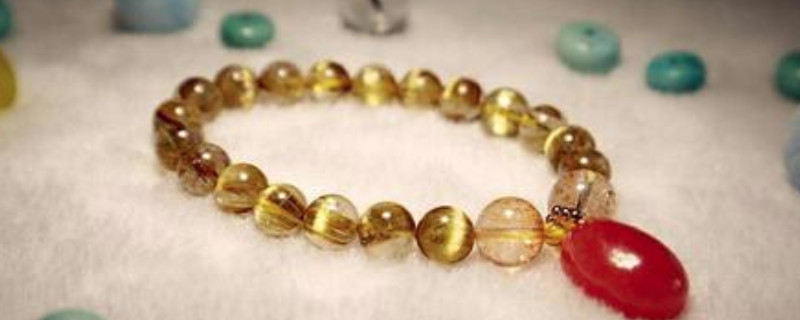 金發(fā)晶戴哪只手