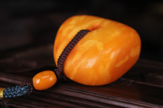 哪些屬相不適合戴蜜蠟，十二生肖都能戴蜜蠟