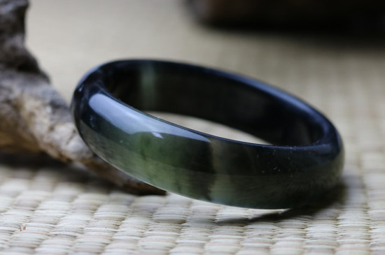 黑色岫玉的危害