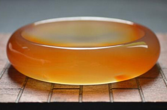 玉髓手鐲一般多少錢，價格通常只有幾百元