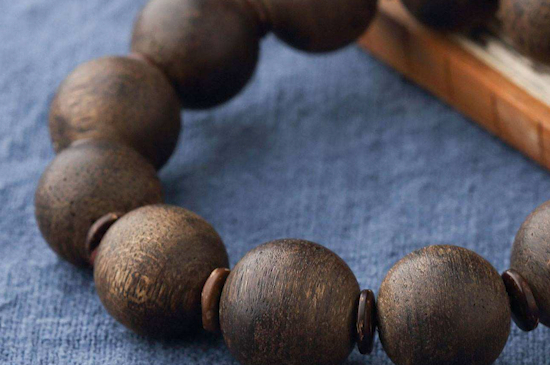 沉香手串鑒別真假的8種方法