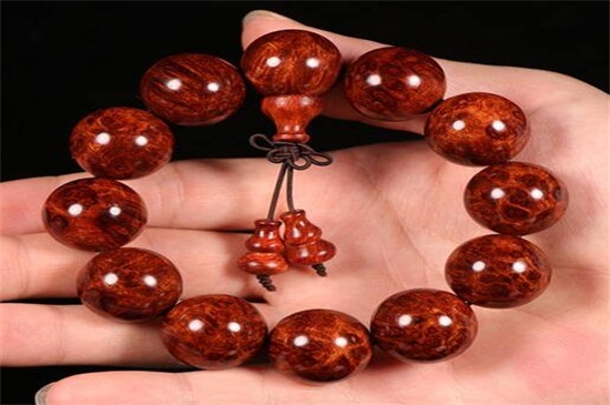 女人能帶黃花梨手串嗎