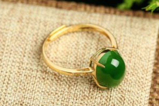 白玉和碧玉哪個(gè)養(yǎng)人