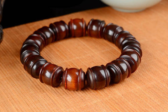 牛角手串怎樣盤玩和保養(yǎng)