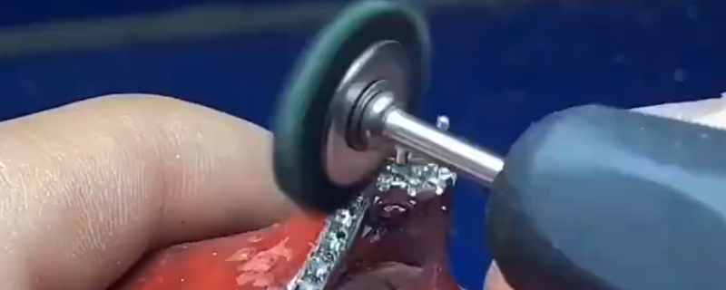 鉆石無熒光是什么意思?