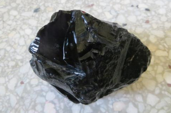 黑曜石原石特點(diǎn)
