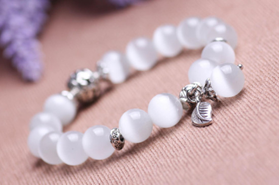 白貓眼石有什么寓意