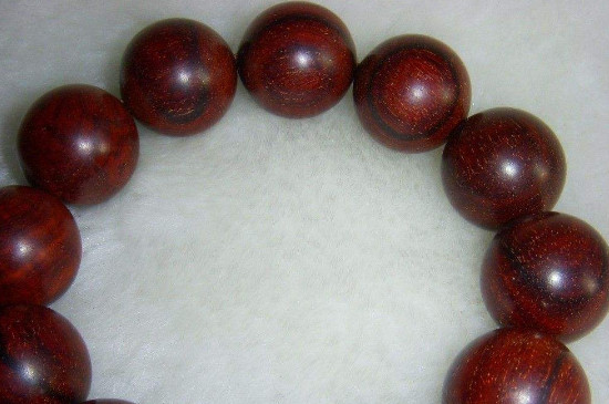 小葉紫檀手串怎么戴