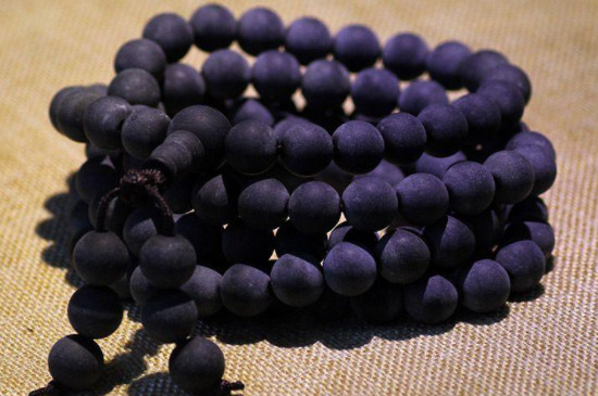 藥珀的鑒別方法及盤玩