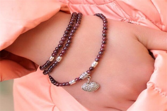 紫牙烏石榴石產(chǎn)地