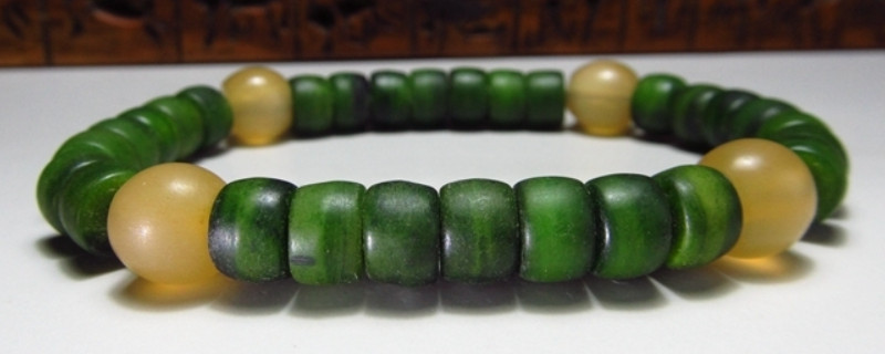 羊角手串與塑料的區(qū)別