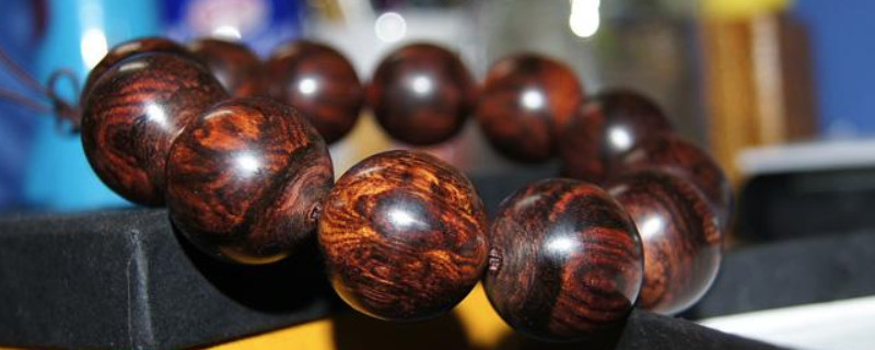 黃花梨手串盤出來(lái)是什么顏色